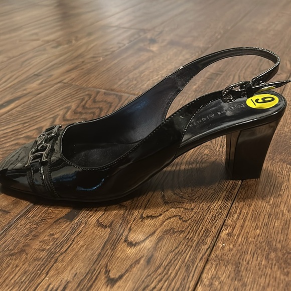NEW PRICE!  NWOT
Trendy black patent slingbacks. - Picture 5 of 7